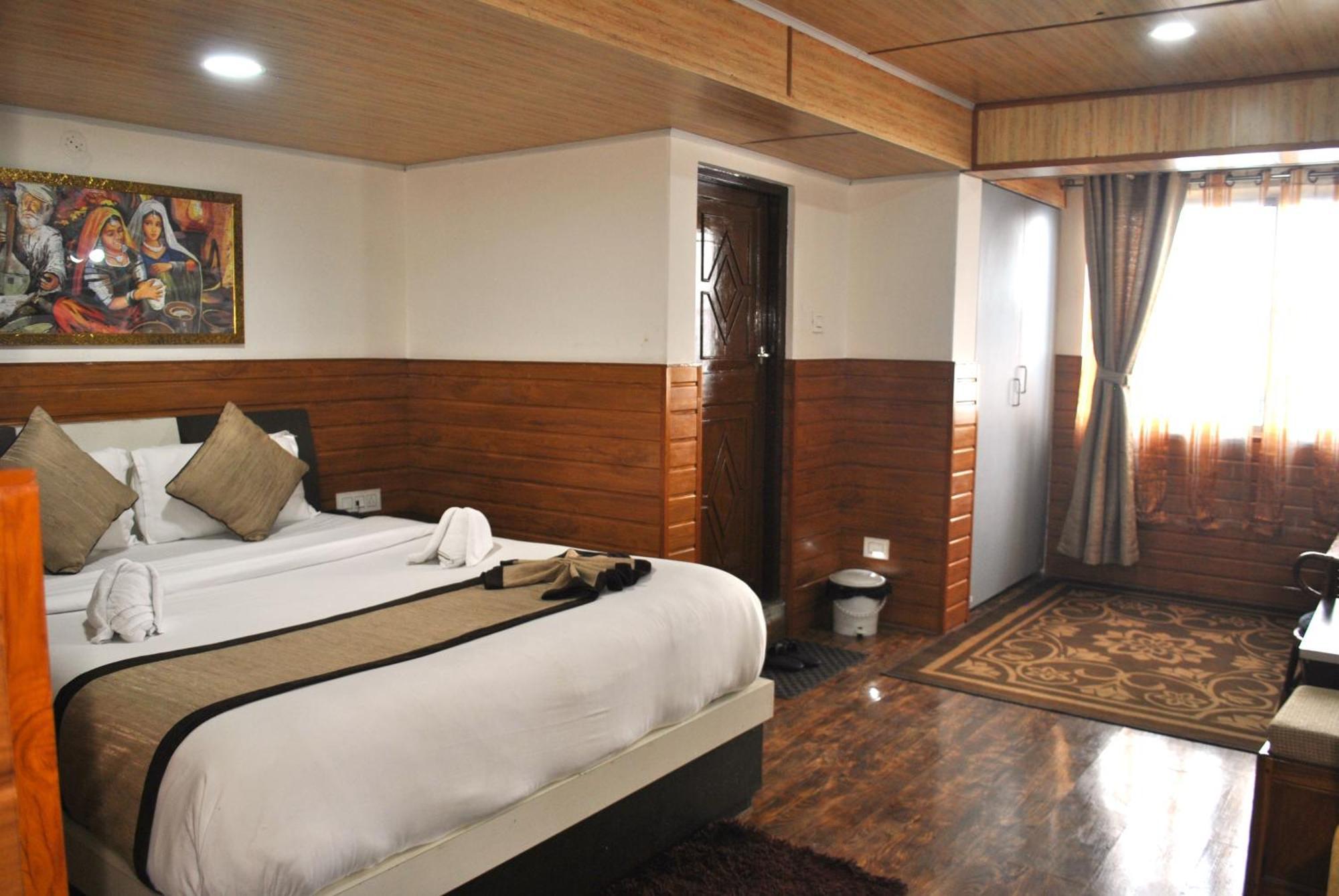 Hotel Kasturi Palace & Restaurant Darjeeling Дарджилінг Екстер'єр фото
