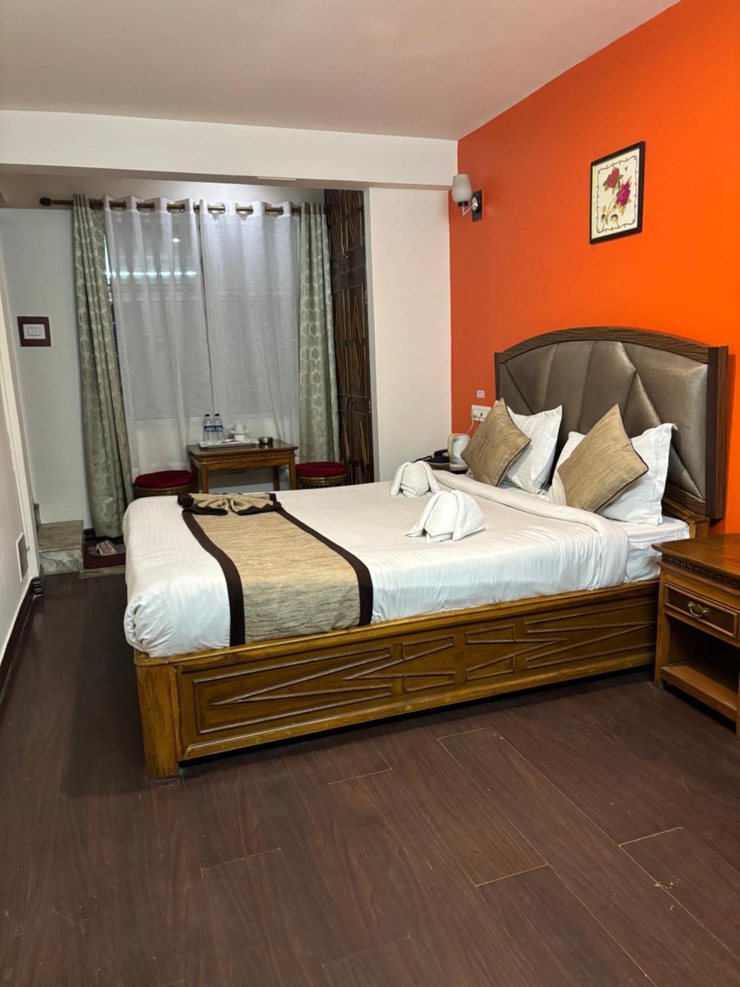 Hotel Kasturi Palace & Restaurant Darjeeling Дарджилінг Екстер'єр фото